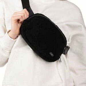 Lolë NWT Unisex Fleece Belt Bag